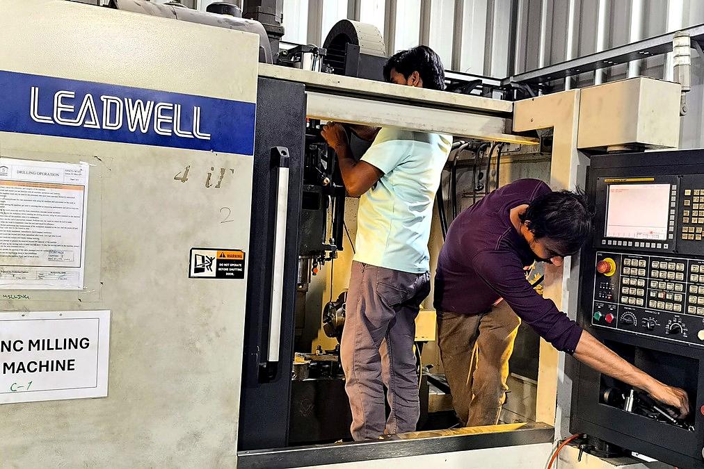 CNC control and drive service on a Leadwell milling machine – SBSCO