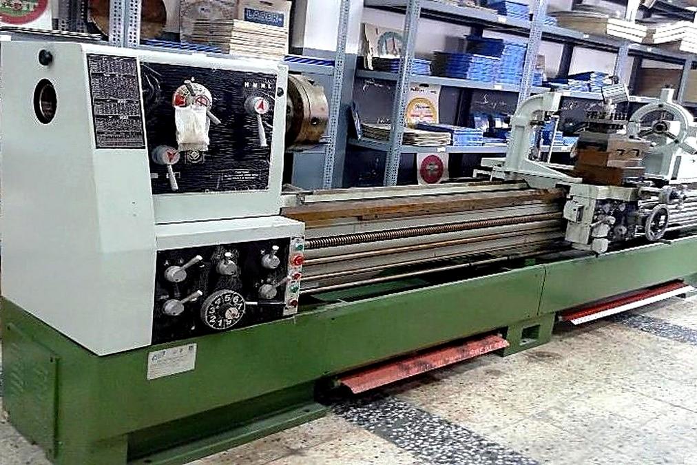 Conventional engine lathe